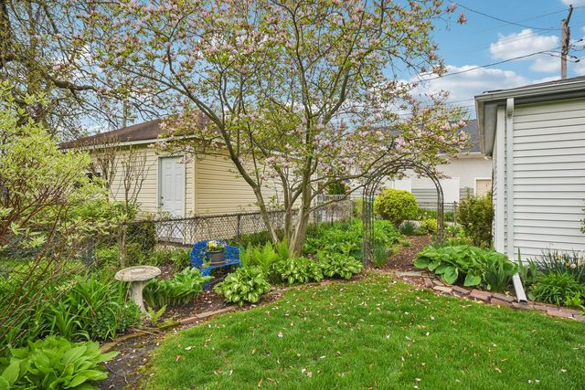 821 N Grove Avenue, Oak Park, IL 60302