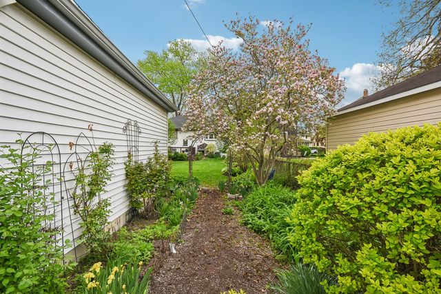 821 N Grove Avenue, Oak Park, IL 60302