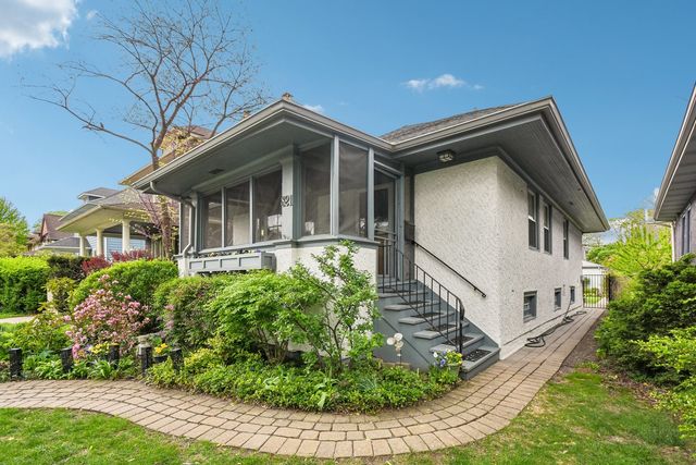 821 N Grove Avenue, Oak Park, IL 60302