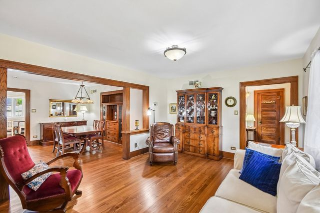 821 N Grove Avenue, Oak Park, IL 60302