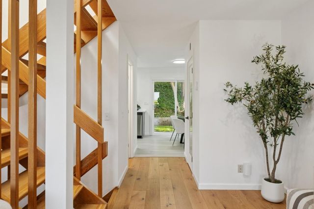 4028 Farm Hill Boulevard 5, Redwood City, CA 94061