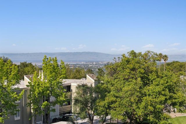 4028 Farm Hill Boulevard 5, Redwood City, CA 94061