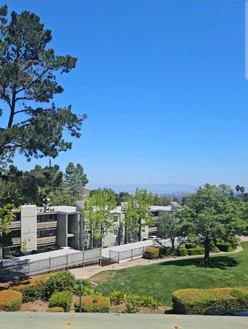 4028 Farm Hill Boulevard 5, Redwood City, CA 94061