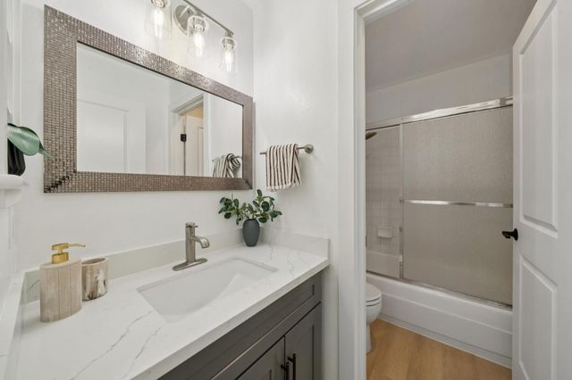 4028 Farm Hill Boulevard 5, Redwood City, CA 94061