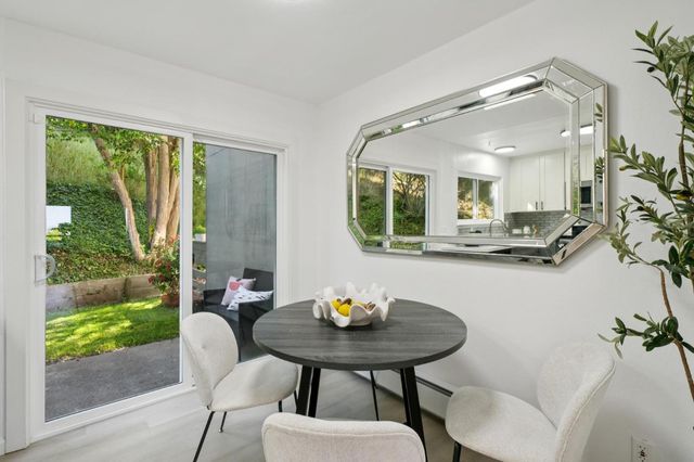 4028 Farm Hill Boulevard 5, Redwood City, CA 94061
