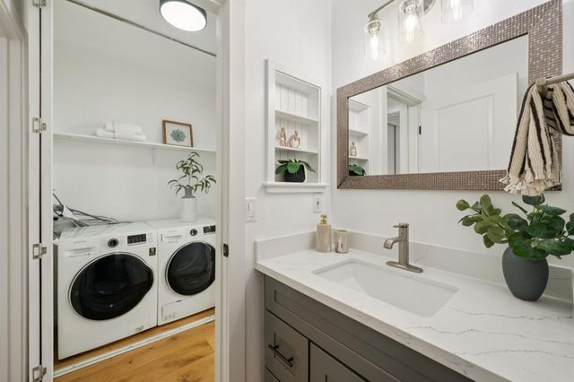 4028 Farm Hill Boulevard 5, Redwood City, CA 94061