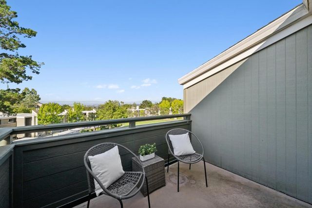 4028 Farm Hill Boulevard 5, Redwood City, CA 94061