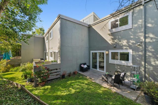 4028 Farm Hill Boulevard 5, Redwood City, CA 94061