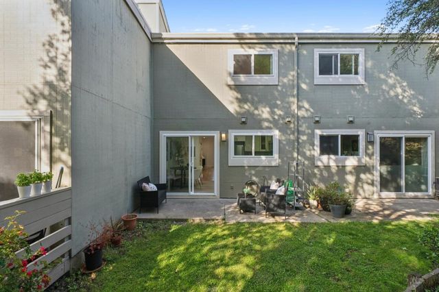 4028 Farm Hill Boulevard 5, Redwood City, CA 94061