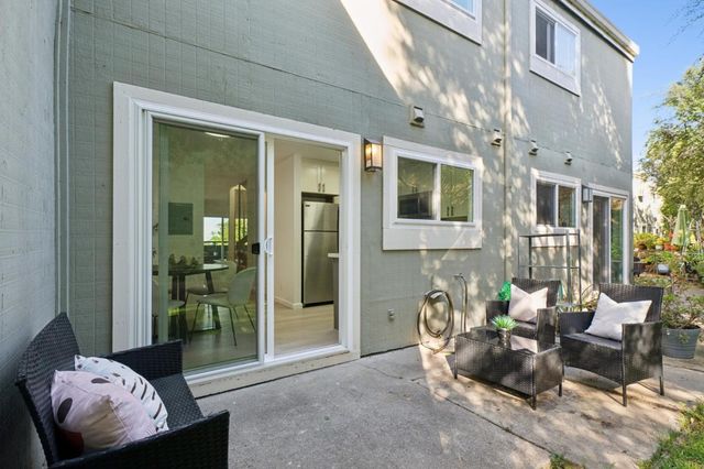4028 Farm Hill Boulevard 5, Redwood City, CA 94061
