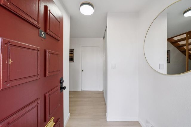 4028 Farm Hill Boulevard 5, Redwood City, CA 94061
