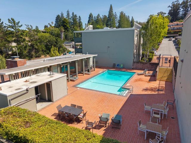 4028 Farm Hill Boulevard 5, Redwood City, CA 94061