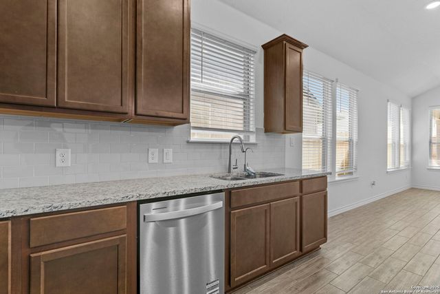 4040 Paddock Trl, Seguin, TX 78155