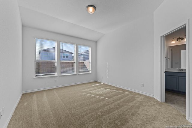 4040 Paddock Trl, Seguin, TX 78155