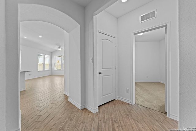 4040 Paddock Trl, Seguin, TX 78155