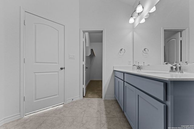 4040 Paddock Trl, Seguin, TX 78155