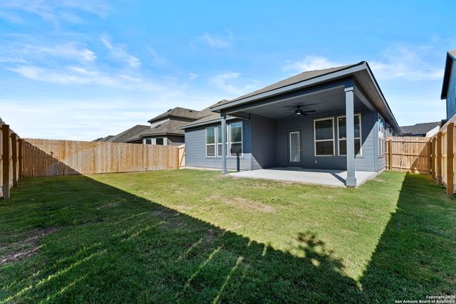 4040 Paddock Trl, Seguin, TX 78155