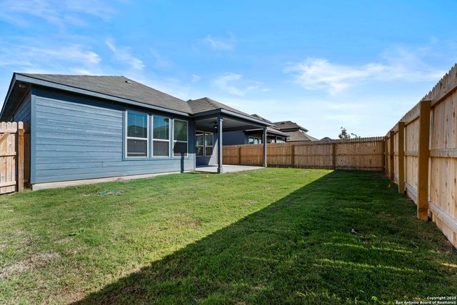 4040 Paddock Trl, Seguin, TX 78155