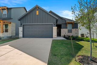 4040 Paddock Trl, Seguin, TX 78155