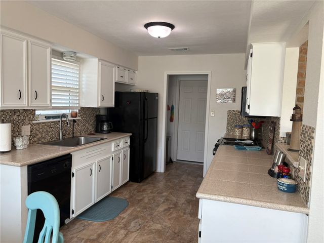 13981 Blackbeard Dr, Corpus Christi, TX 78418