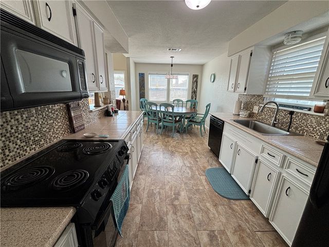 13981 Blackbeard Dr, Corpus Christi, TX 78418