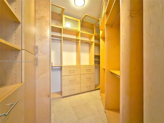 848 Brickell Key Dr 306, Miami, FL 33131