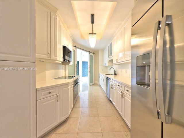 848 Brickell Key Dr 306, Miami, FL 33131