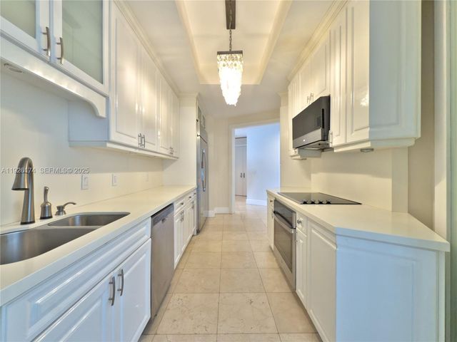 848 Brickell Key Dr 306, Miami, FL 33131