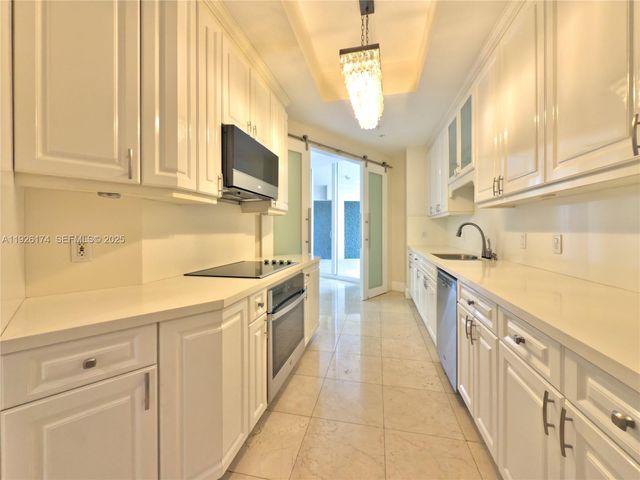848 Brickell Key Dr 306, Miami, FL 33131