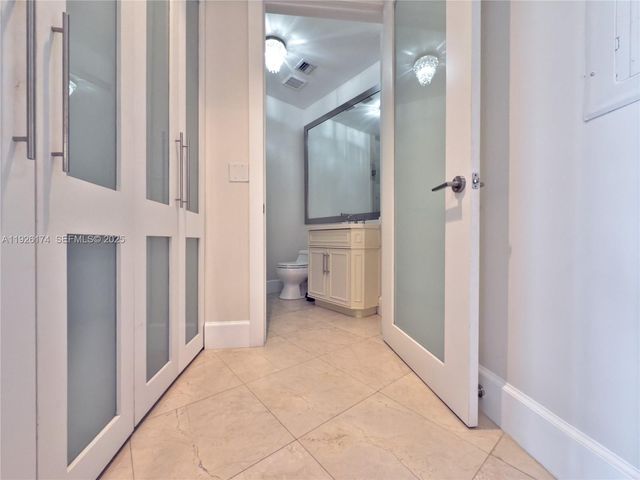 848 Brickell Key Dr 306, Miami, FL 33131