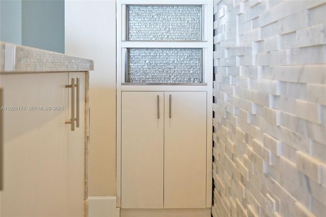 848 Brickell Key Dr 306, Miami, FL 33131