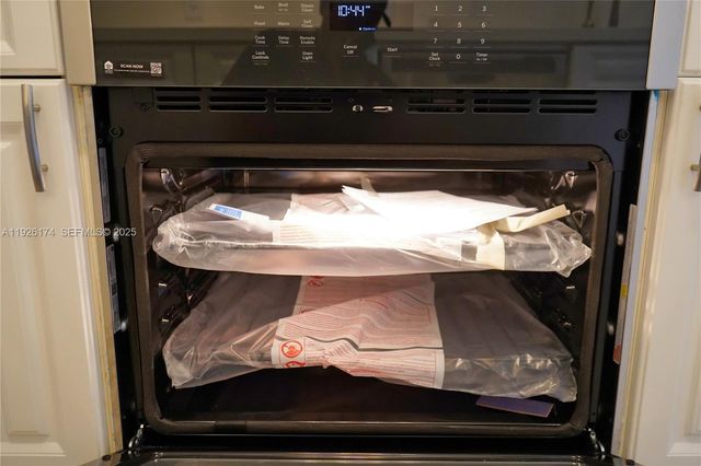 848 Brickell Key Dr 306, Miami, FL 33131