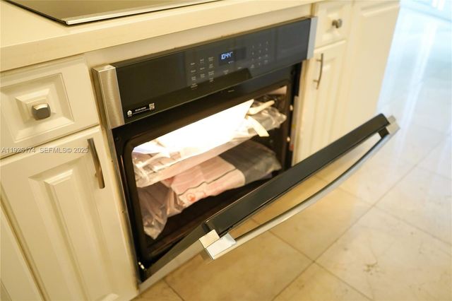 848 Brickell Key Dr 306, Miami, FL 33131