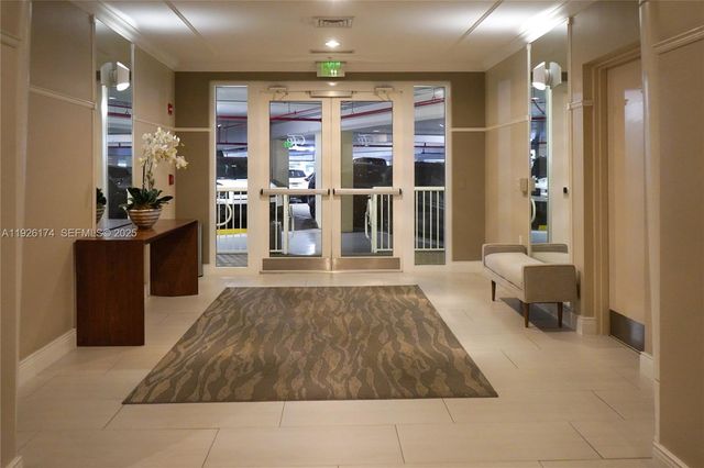 848 Brickell Key Dr 306, Miami, FL 33131