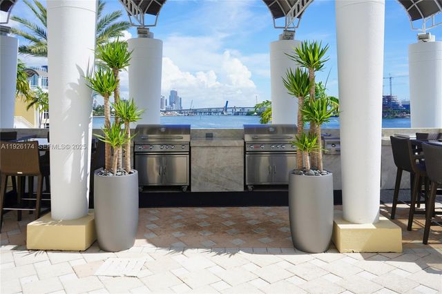 848 Brickell Key Dr 306, Miami, FL 33131