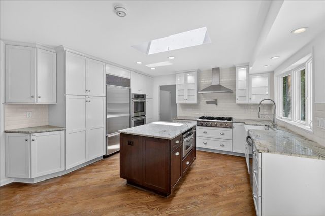 2049 Shore Hill Drive, West Bloomfield, MI 48323