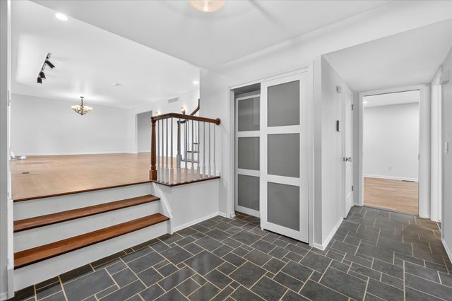 2049 Shore Hill Drive, West Bloomfield, MI 48323
