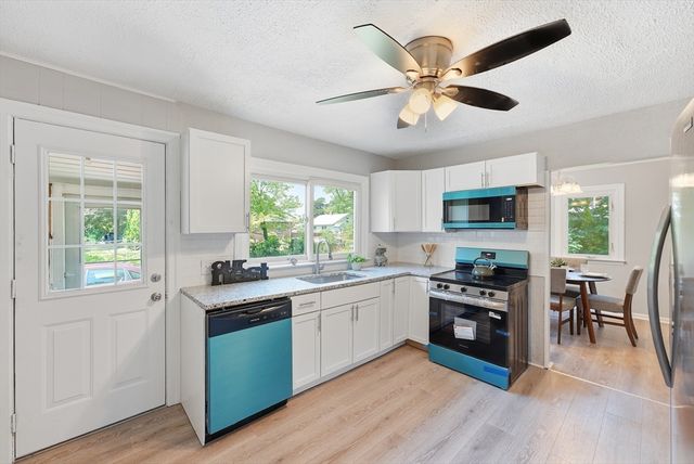 78 Wollaston St, Springfield, MA 01119