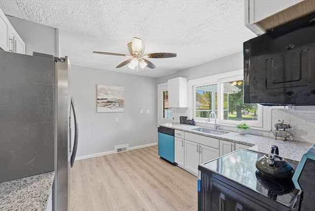 78 Wollaston St, Springfield, MA 01119
