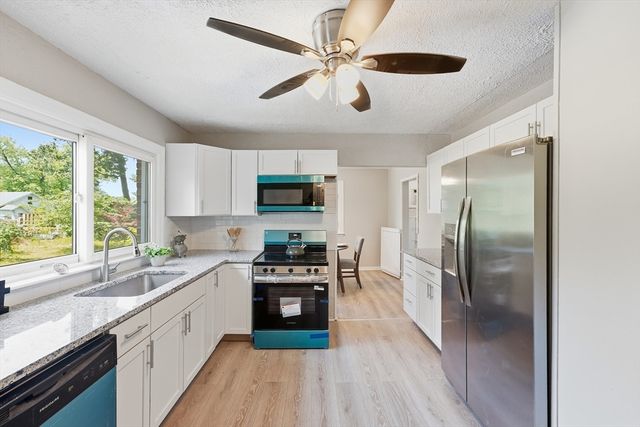 78 Wollaston St, Springfield, MA 01119