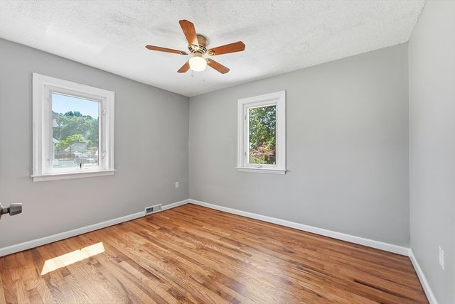 78 Wollaston St, Springfield, MA 01119