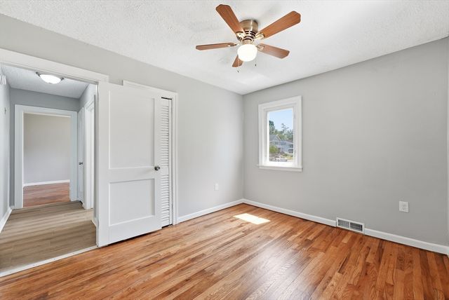 78 Wollaston St, Springfield, MA 01119
