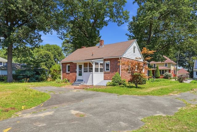 78 Wollaston St, Springfield, MA 01119