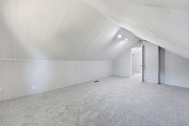 78 Wollaston St, Springfield, MA 01119