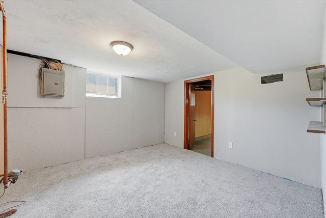 78 Wollaston St, Springfield, MA 01119