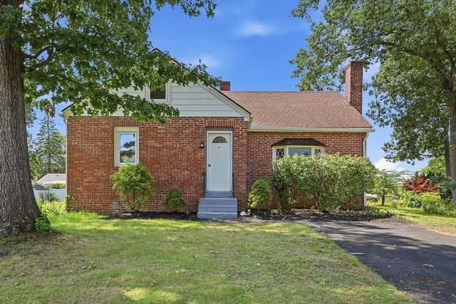 78 Wollaston St, Springfield, MA 01119