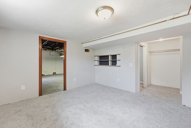 78 Wollaston St, Springfield, MA 01119