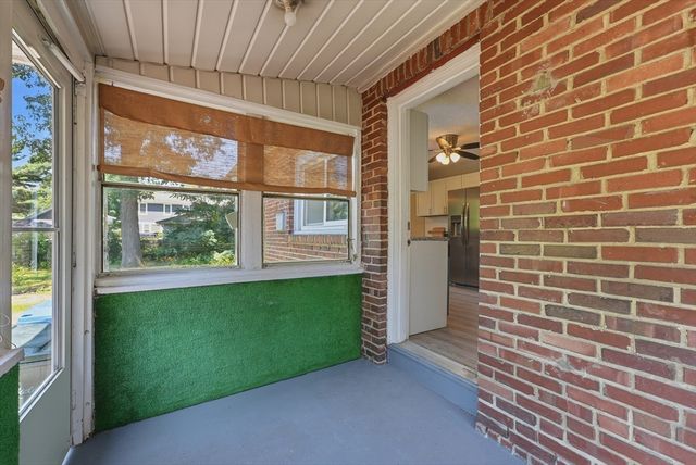 78 Wollaston St, Springfield, MA 01119