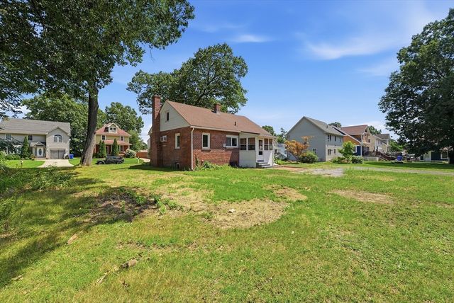 78 Wollaston St, Springfield, MA 01119