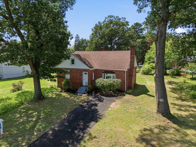 78 Wollaston St, Springfield, MA 01119